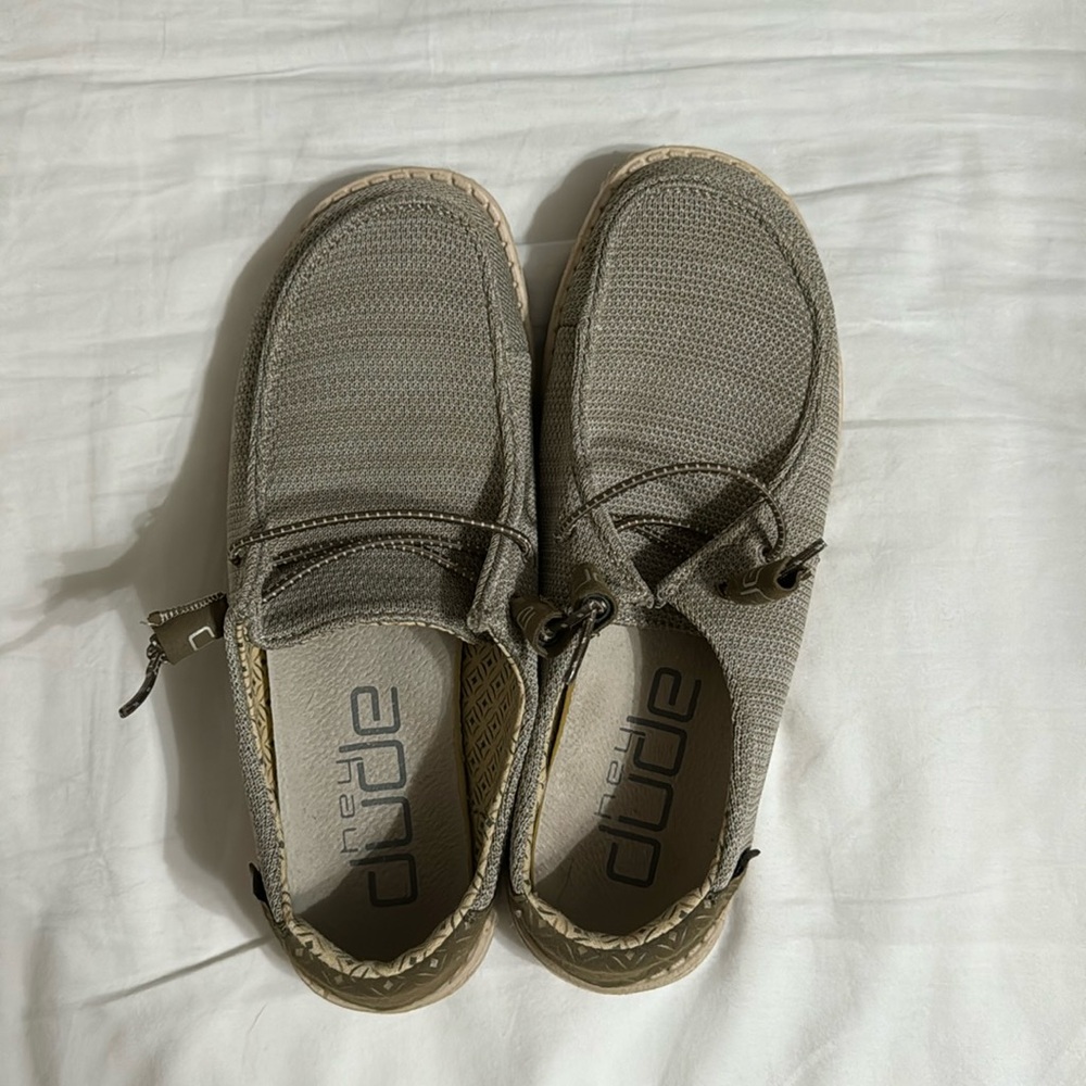 Great condition Hey Dudes!